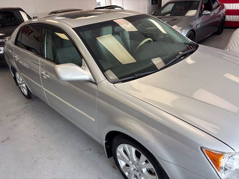 Used 2009 Toyota Avalon XLS FWD image 4