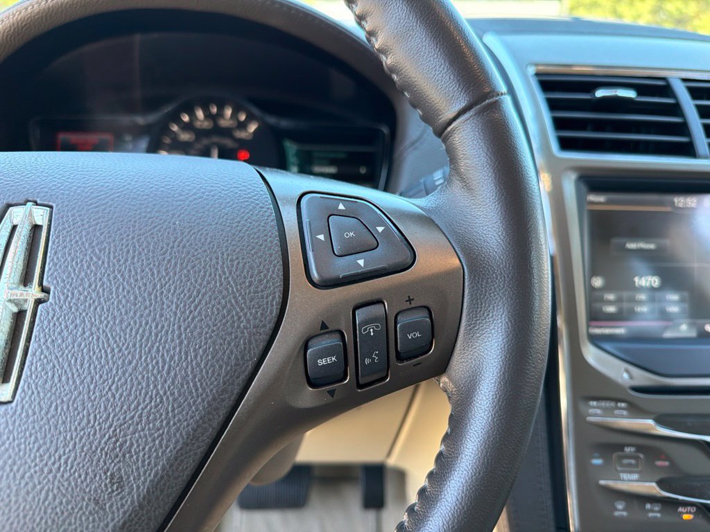 Used 2012 Lincoln MKX FWD image 16