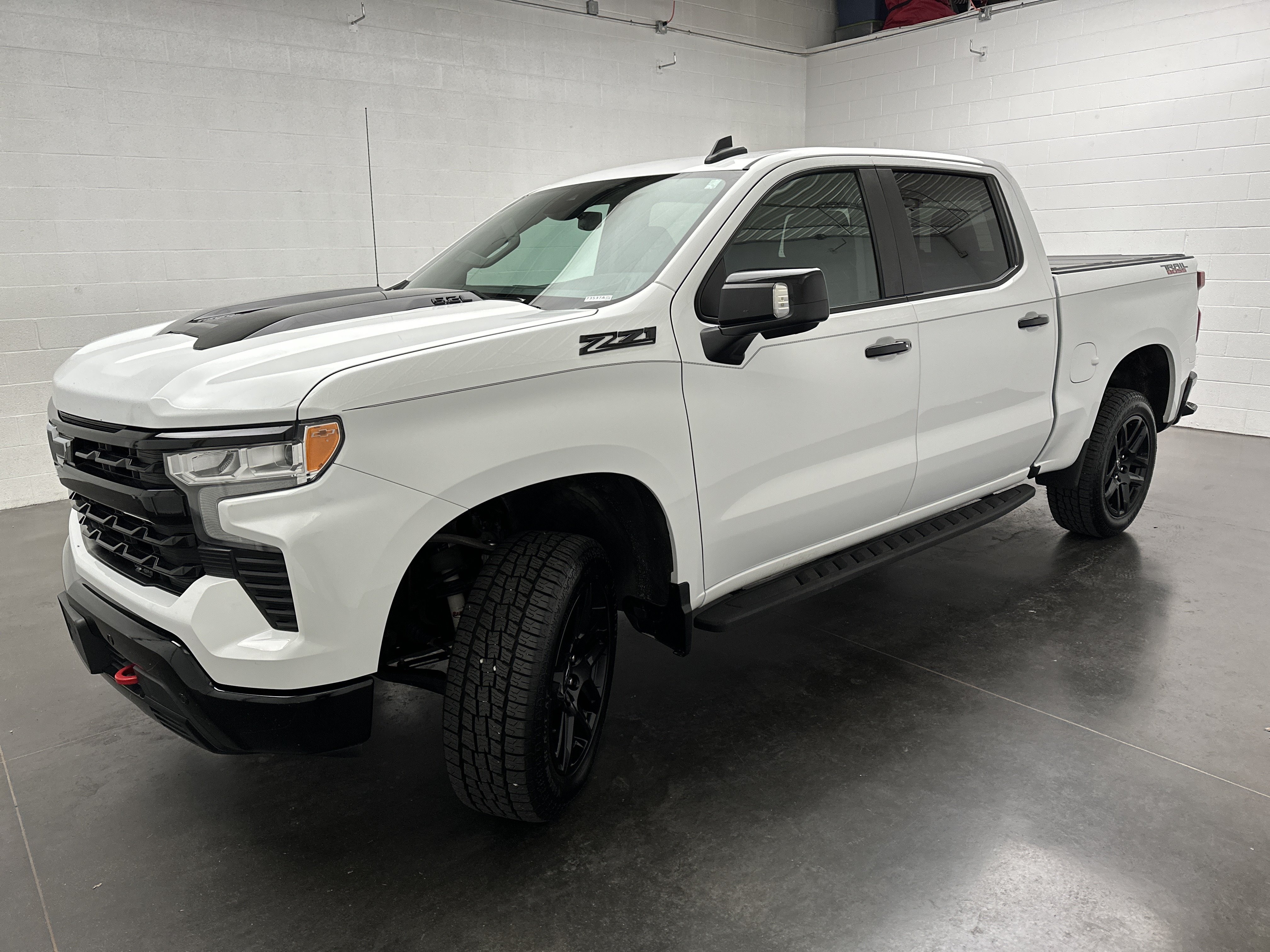 Used 2024 Chevrolet Silverado 1500 LT Trail Boss w/ LT Trail Boss Premium Package AWD/4WD image 5