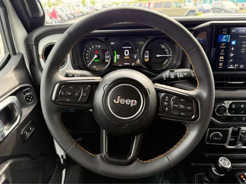 Used 2024 Jeep Wrangler Unlimited w/ Convenience Group AWD/4WD image 15
