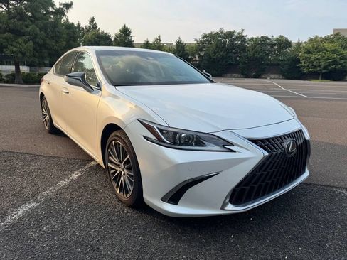 Used 2024 Lexus ES 300h w/ Premium Package FWD image 6