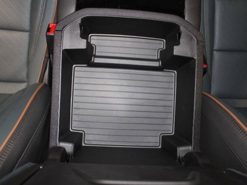 New 2026 GMC Yukon XL AT4 w/ AT4 Premium Plus Package AWD/4WD image 32