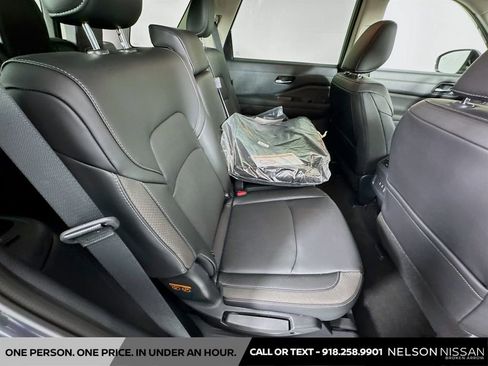 New 2026 Nissan Pathfinder SL image 27