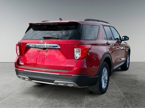Certified 2022 Ford Explorer XLT w/ Equipment Group 202A image 5