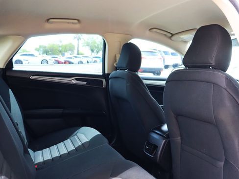 Used 2020 Ford Fusion SE image 27