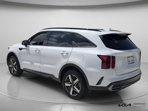 Certified 2023 Kia Sorento S w/ Panoramic Sunroof Package FWD image 8