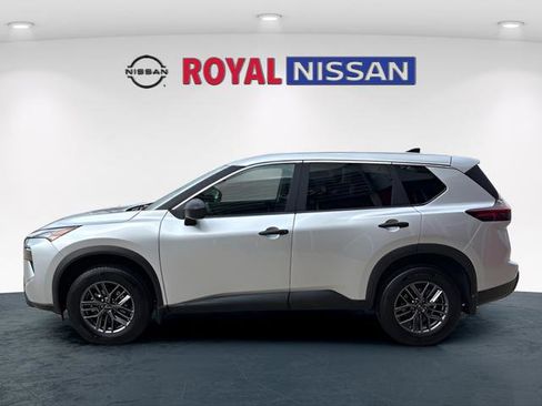 Used 2025 Nissan Rogue S image 4