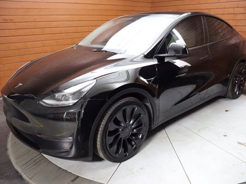 Used 2022 Tesla Model Y Performance image 18