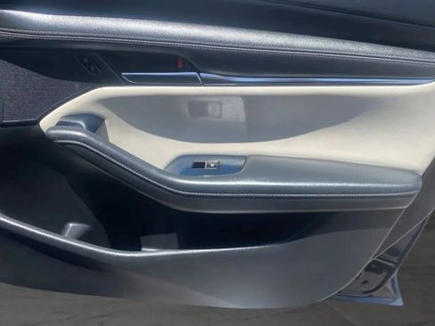 Used 2019 MAZDA MAZDA3 Hatchback FWD image 25