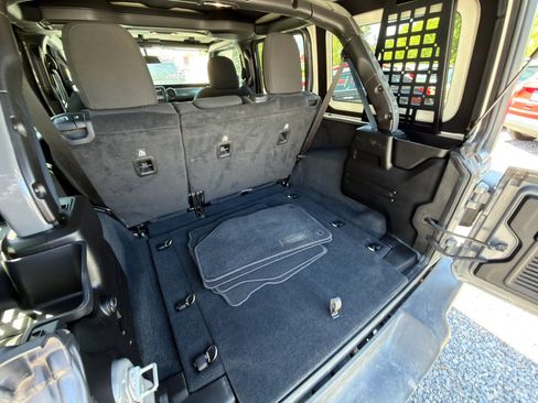 Used 2019 Jeep Wrangler Unlimited Sport AWD/4WD image 16
