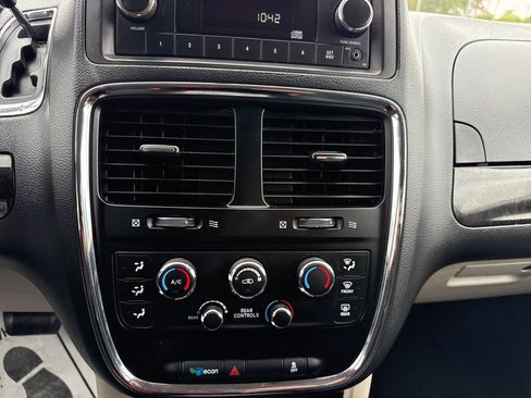 Used 2016 Dodge Grand Caravan SE w/ Quick Order Package 29E SE FWD image 12