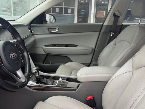Used 2017 Kia Optima EX image 9