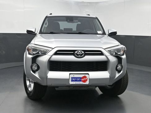 Used 2020 Toyota 4Runner SR5 AWD/4WD image 38