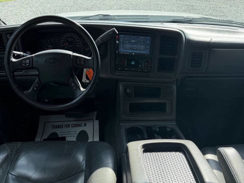 Used 2007 Chevrolet Silverado 2500 LT w/ Heavy-Duty Power Package image 16