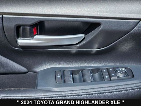 Used 2024 Toyota Grand Highlander FWD image 15