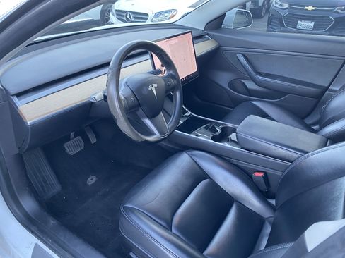 Used 2019 Tesla Model 3 Standard Range image 10