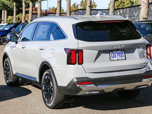 New 2025 Kia Sorento S image 7