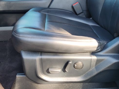 Used 2021 Ford Expedition XLT image 30