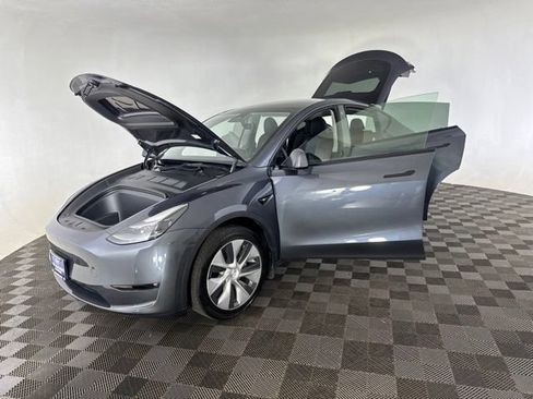 Used 2023 Tesla Model Y Long Range AWD/4WD image 12