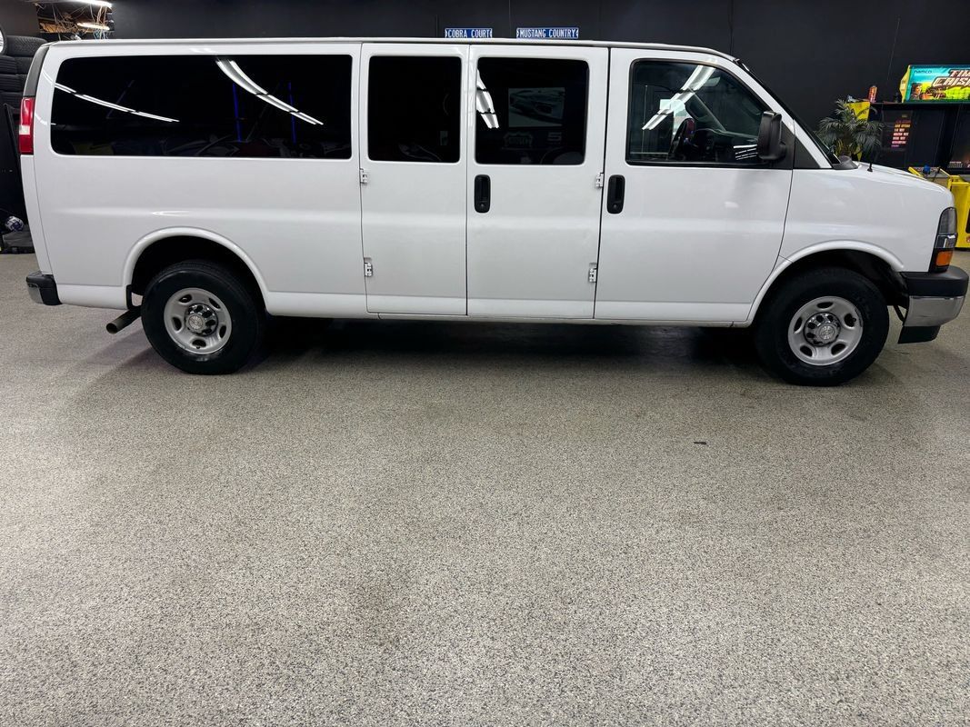 Used 2017 Chevrolet Express 3500 LT w/ LT Preferred Equipment Group RWD image 6