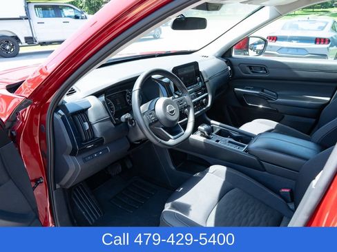 Used 2025 Nissan Pathfinder SV FWD image 17