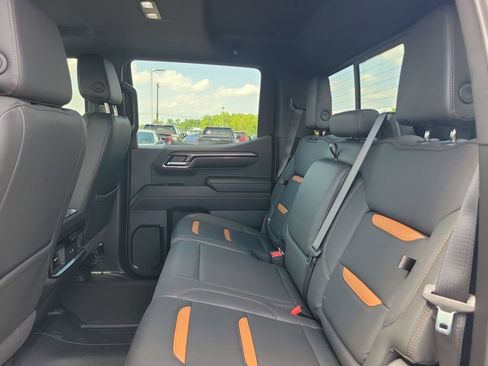 Used 2024 GMC Sierra 1500 AT4 w/ Technology Package AWD/4WD image 13