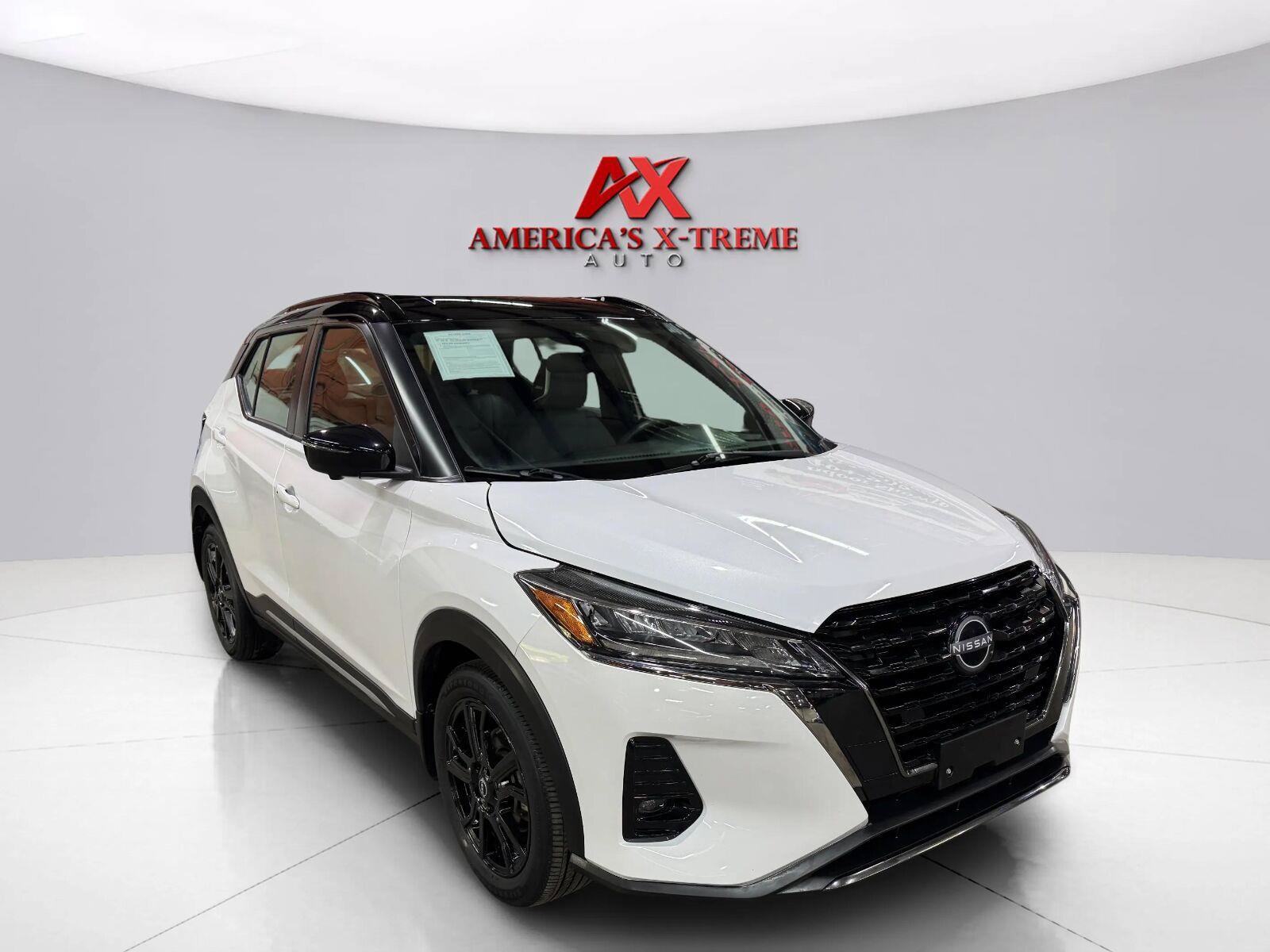 Used 2023 Nissan Kicks SR w/ SR Premium Package FWD image 10