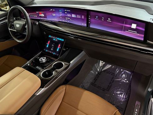 Used 2025 Cadillac Escalade Premium Luxury w/ LPO, Floor Liner Package AWD/4WD image 58