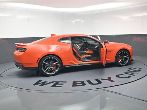 Used 2018 Chevrolet Camaro SS w/ Hot Wheels Edition image 26