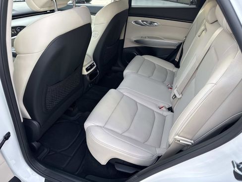 Used 2025 Genesis GV70 2.5T w/ Select Package image 15