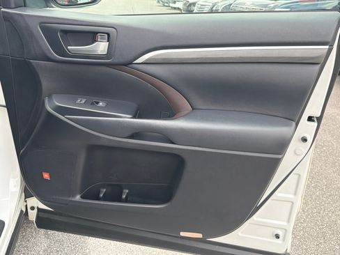 Used 2019 Toyota Highlander Limited AWD/4WD image 15
