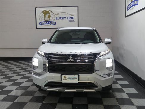 Used 2024 Mitsubishi Outlander SE AWD/4WD image 2