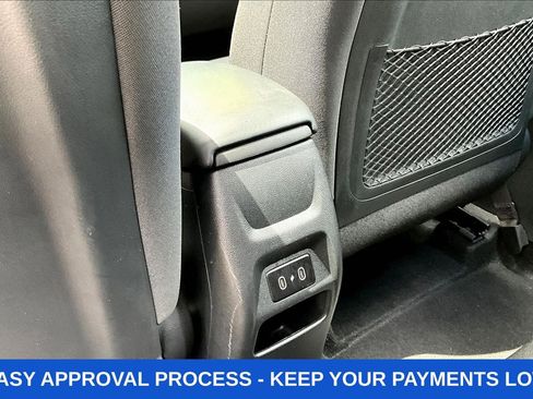 Used 2025 Hyundai Venue SEL FWD image 13