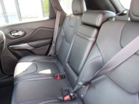 Used 2019 Jeep Cherokee Limited AWD/4WD image 19