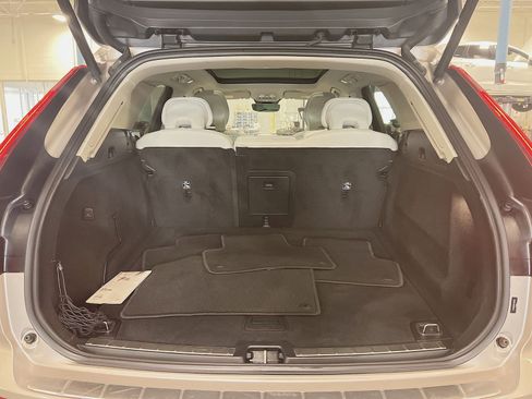 Used 2023 Volvo XC60 B6 Ultimate w/ Protection Package Premier image 26