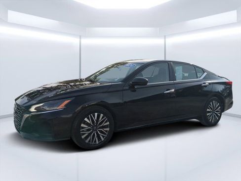 Used 2024 Nissan Altima 2.5 SV image 7