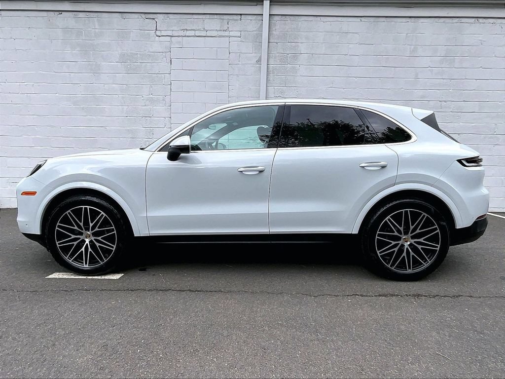 Certified 2024 Porsche Cayenne AWD/4WD image 2