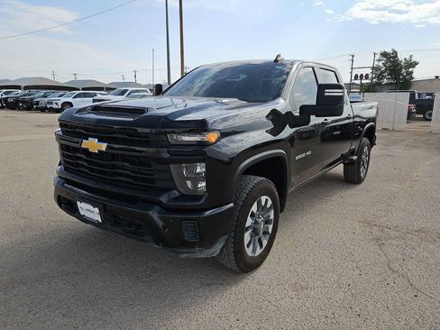 Used 2025 Chevrolet Silverado 2500 Custom w/ Custom Value Package AWD/4WD image 4