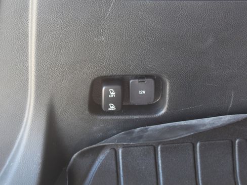 Used 2018 Ford Edge Titanium w/ Technology Package image 19