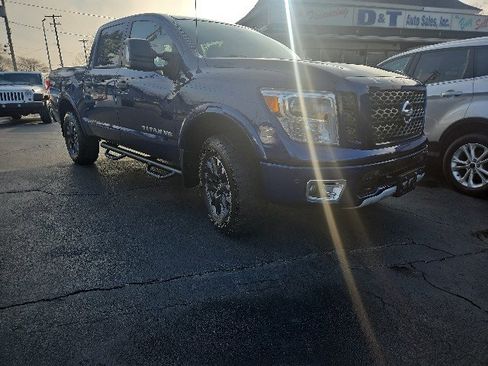 Used 2019 Nissan Titan PRO-4X w/ Pro-4x Utility Package image 2