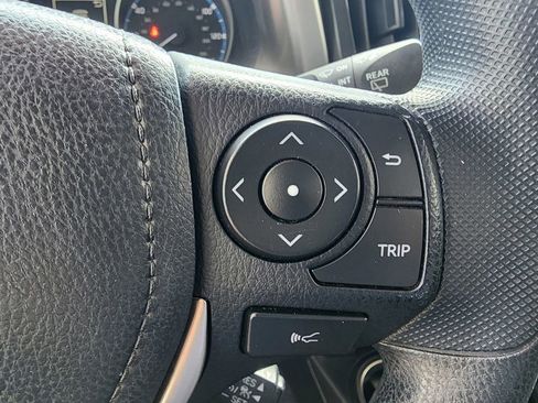Used 2018 Toyota RAV4 LE image 20