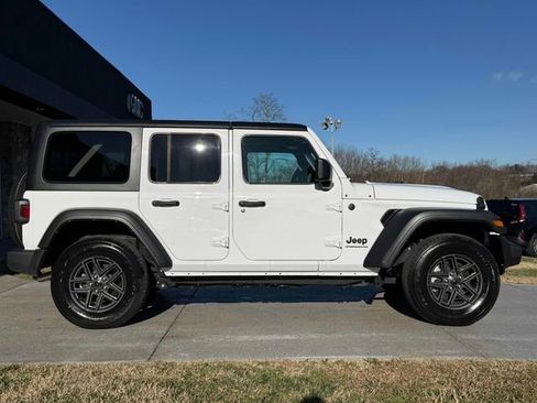Used 2024 Jeep Wrangler Sport S image 15