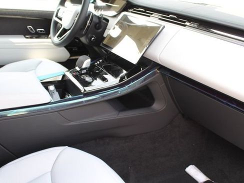 New 2025 Land Rover Range Rover Sport SE image 23