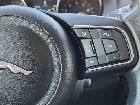 Used 2017 Jaguar F-PACE Prestige image 39