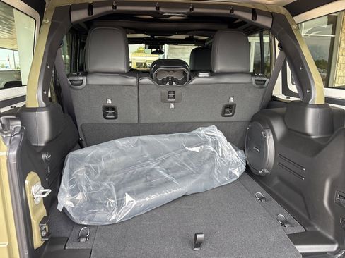 New 2026 Jeep Wrangler Unlimited Rubicon 392 w/ Quick Order Package 27X Moab AWD/4WD image 15