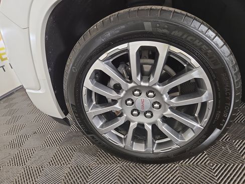 Certified 2023 GMC Acadia Denali w/ Denali Ultimate Package image 37