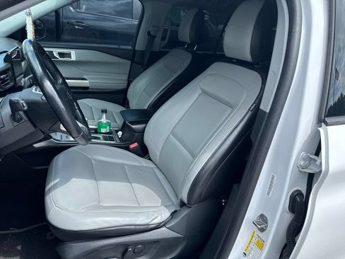 Used 2021 Ford Explorer XLT w/ Equipment Group 202A RWD image 3