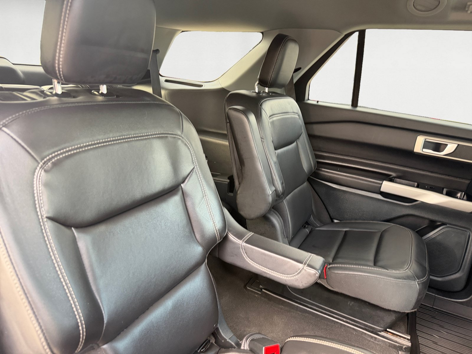 Certified 2023 Ford Explorer XLT w/ Equipment Group 202A RWD image 18