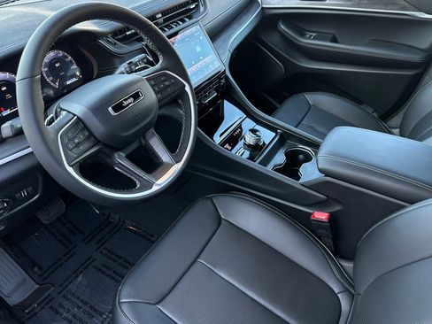 New 2025 Jeep Grand Cherokee L Limited w/ Luxury Tech Group II image 11