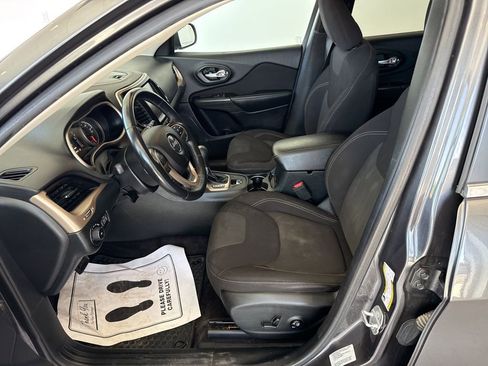 Used 2016 Jeep Cherokee Latitude w/ Safety/Convenience Group image 8